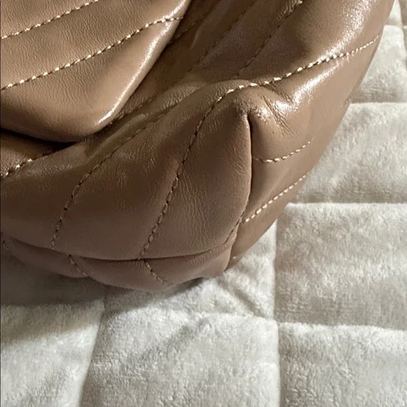 Tory Burch Quilted Tan Shoulder Bag - Picture 9 of 15